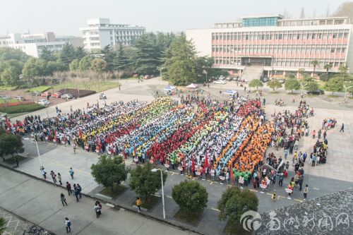 狮山广场集结完毕，准备开跑